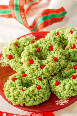 Rice Krispie Wreaths a Family Time Event